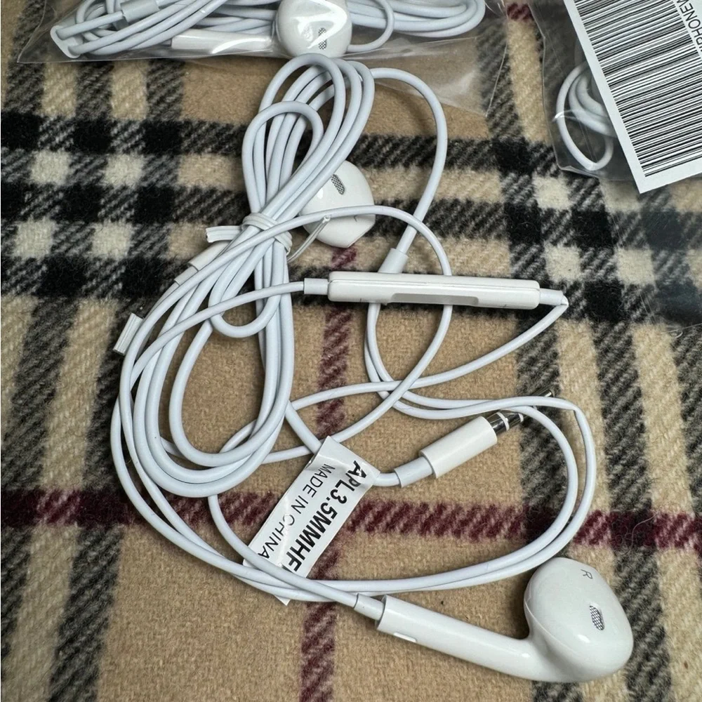 Lot of 10 White Wired Headphone Earbuds